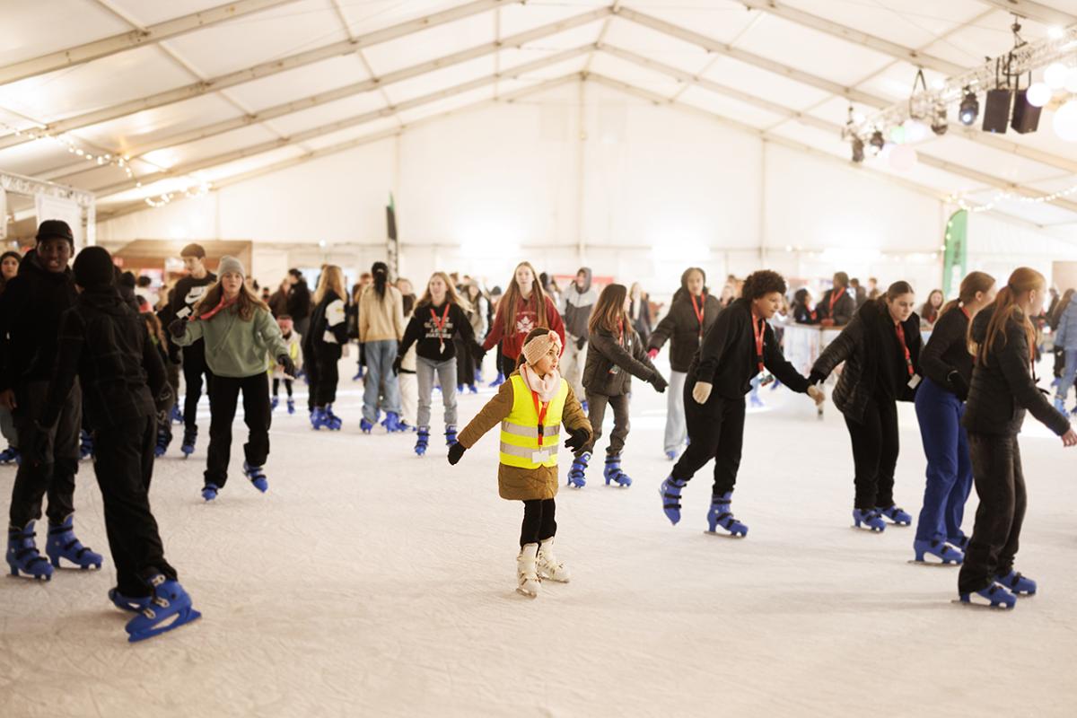 Halle Schaatst