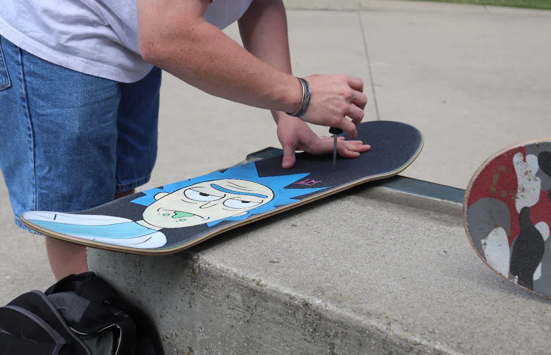 Skateboard grip art