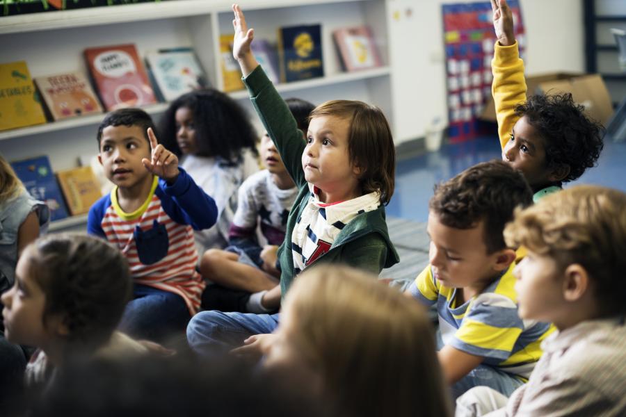 kleine kinderen in de klas