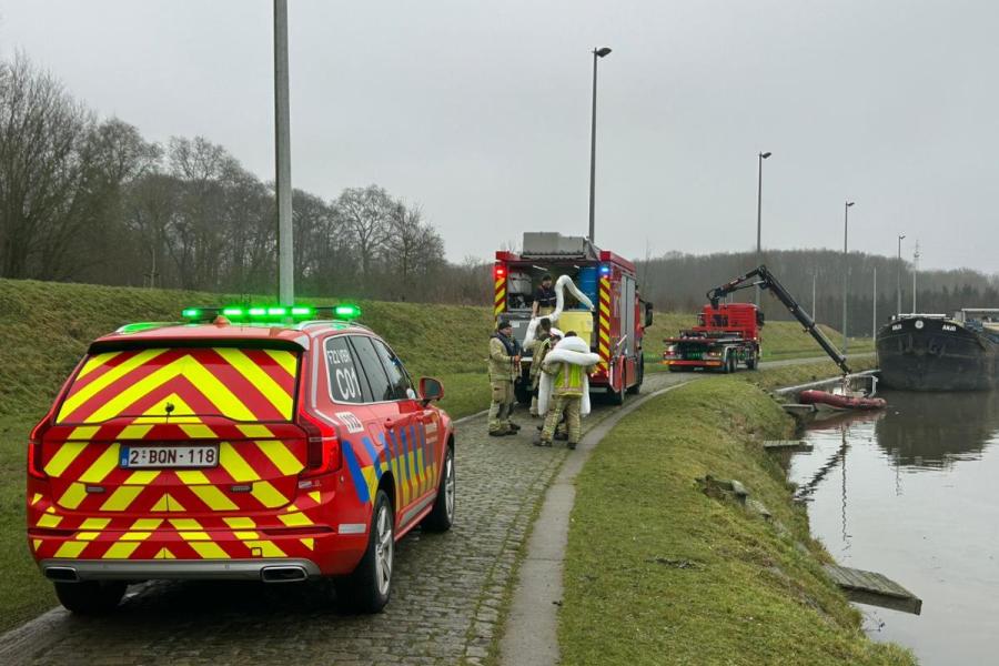 Brandweer langs Kanaal naar Charleroi