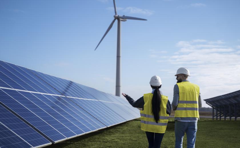 energiebronnen - windmolen en zonnepanelen