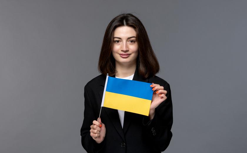 Ukrainse dame met vlag