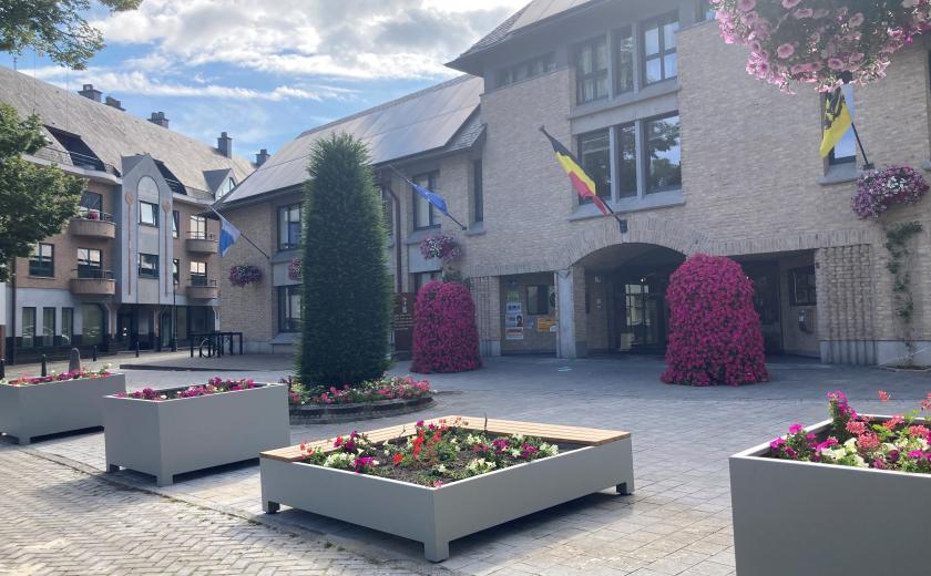 Plantenbanken op Oudstrijdersplein