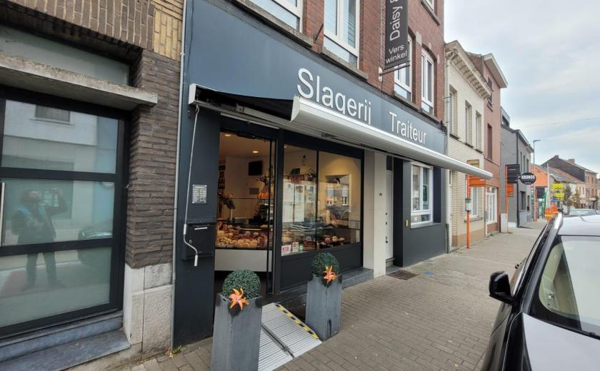 oprijplaat aan beenhouwerij