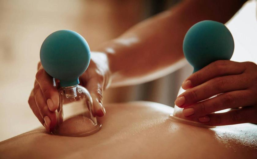 Cupping massage - Lise Sonck © onbekend
